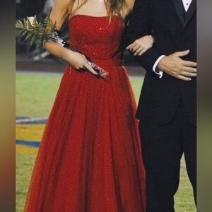 Red Sweetheart Sleeveless Prom Gown